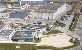 Vue aérienne du site de Centraco, et de ses unités d'incinération et de fusion de déchets nucléaires