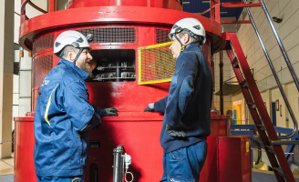 Salariés à l'intérieur de le la centrale