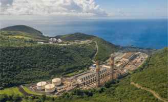 Le site d’EDF PEI Martinique dans son environnement montrant la conciliation entre performance technologique et environnementale