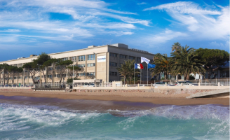 Le Site industriel de Cannes est très proche de la Mer pour une raison historique, puisque des hydravions y étaient construits.