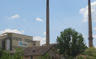 2 des 3 cheminées des fours de l'usine de Chalon-Sur-Saône.