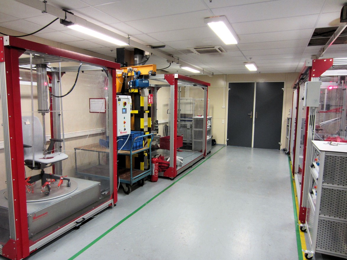 Les laboratoires de test de Steelcase sont autorisés à certifier eux même les produits qui sont fabriqués dans l'usine.